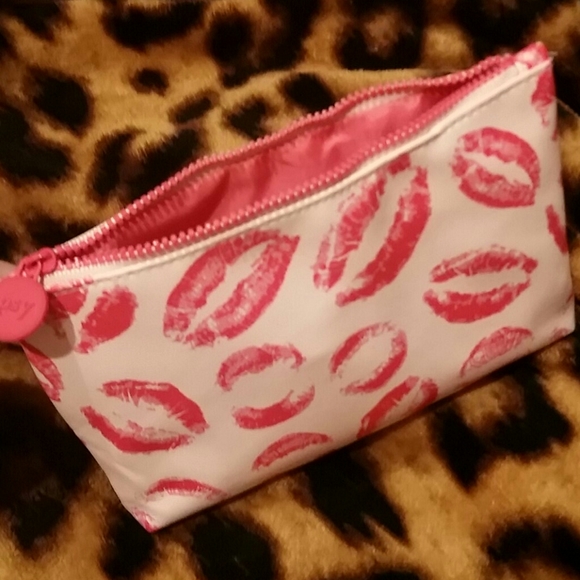 Name-Brand Makeup for a Reasonable Price! - Picture 7 of 7